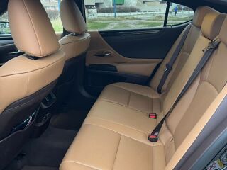 Lexus ES 300h 2.5 131kW