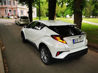 Toyota C-HR Luxury Plus NAVI Crossover FL Hybrid FWD 1.8 Dynamic Force Elekter 37 kW + 72kW