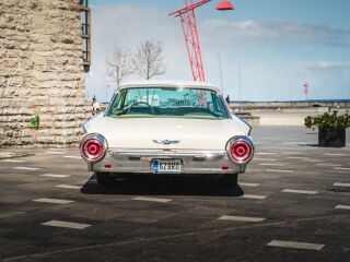 Ford Thunderbird 6.4 V8 221kW