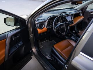 Toyota RAV4 Premium 2.5 114кВ
