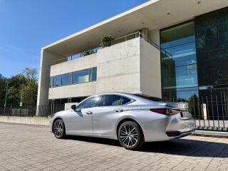 Lexus ES 300h Limited Edition 2.5 160kW