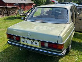 Mercedes-Benz 200 W123 2.0 44kW