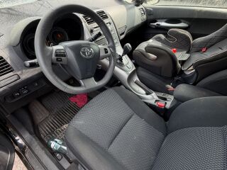 Toyota Auris 1.6 97kW