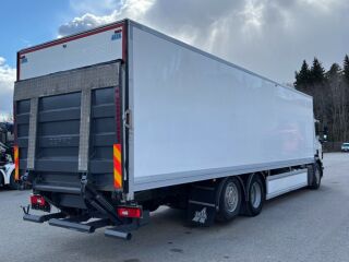 Scania P320 6X2 EURO6 + CARRIER SUPRA 1250 Mt 235kW
