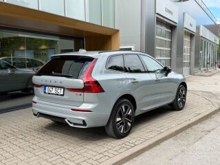 Volvo XC60 PLUS DARK B5 250Hj petrol 2.0 184kW