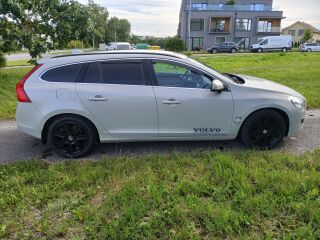 Volvo V60 D3 Momentum 2.0 R5 120кВ