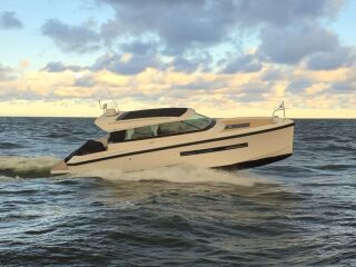 Delta Powerboats 33 Coupe 5.5 R6 Volvo Penta D6-440 DPI