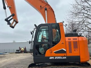 Doosan DEVELON DX235LCR7