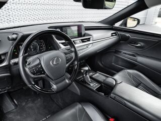 Lexus IS 300h 2.5 131kW