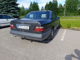 Mercedes-Benz E 250 2.5 83kW