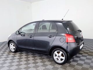 Toyota Yaris Linea Sol ATM 1.3 64кВ