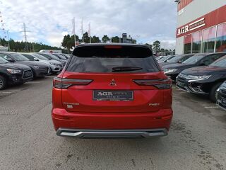 Mitsubishi Outlander Instyle Plus 4WD 2.4 PHEV 225kW