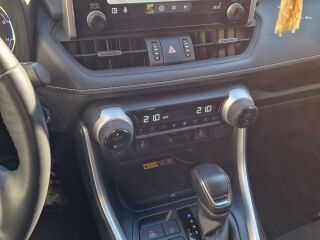Toyota RAV4 Luxury Plus 2.5 131kW