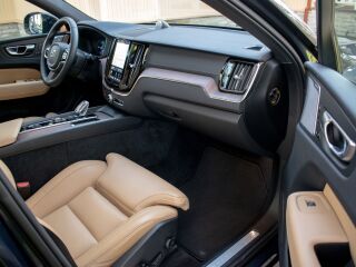 Volvo XC60 AWD DARK Ultimate Fullopt 2.0 B5 AWD MHEV Kerghübriid 184kW