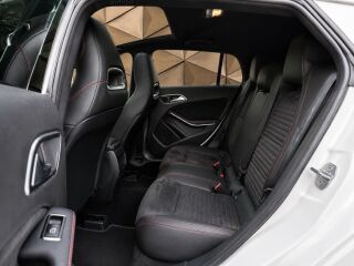 Mercedes-Benz CLA 220 4-Matic AMG 2.0 135kW