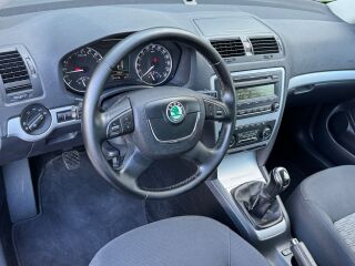 Skoda Octavia Combi Comfortline 4X4 1.6 TDI 77кВ