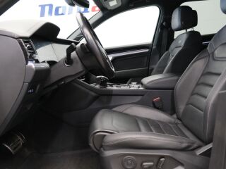 Volkswagen Touareg R-Line 4motion 3.0 210кВ