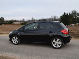 Toyota Auris 2.2 D 130кВ