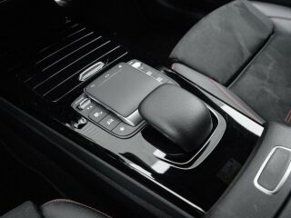 Mercedes-Benz CLA 180 180 AMG line 1.3 100kW