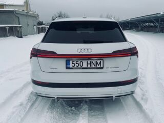 Audi e-tron 55 quatrro S-line 300kW 158kW