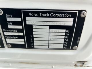 Volvo FM 330 4X2 EURO6 + CARRIER + DOUBLE STOCK EURO 6 250kW