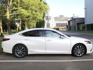 Lexus ES 300h 2.5 131kW