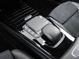 Mercedes-Benz CLA 180 180 AMG line 1.3 100kW