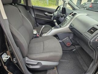 Toyota Auris 2.2 130кВ