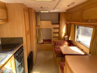 Elddis Avante 556