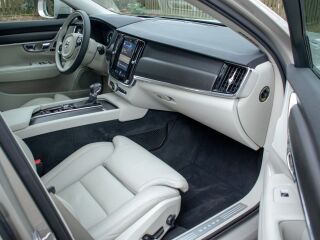 Volvo V90 Cross Country PRO Intelli Safe PRO Xenium Wntr 2.0 T6 AWD 235кВ