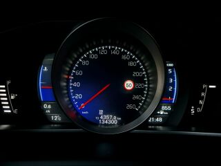 Volvo V40 R-Desing D4 2.0 140кВ