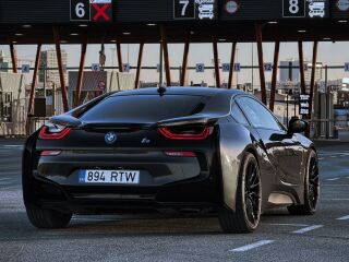 BMW i8 AWD 1.5 275кВ