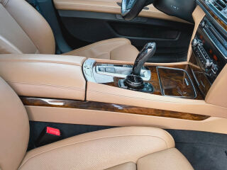 BMW 750 M-Sport 4.4 V8 330kW