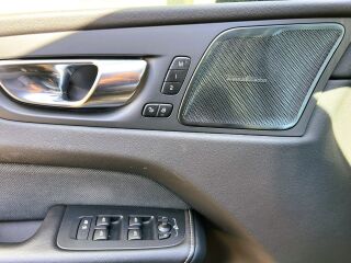 Volvo XC60 R-Design B4 H&K 2.0 145kW