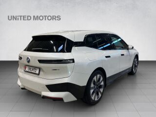 BMW iX xDrive 40 Sportpakett 240kW