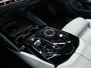 BMW i5 M60 xDrive 442кВ