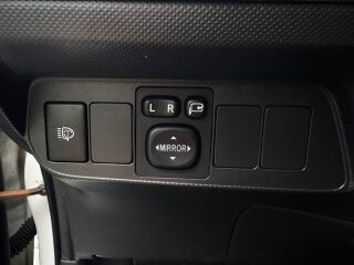 Toyota Auris Facelift Hybrid 1.8 73kW