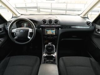 Ford Galaxy GHIA 2.0 103kW