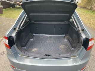 Ford Mondeo Ghia 2.5 162kW