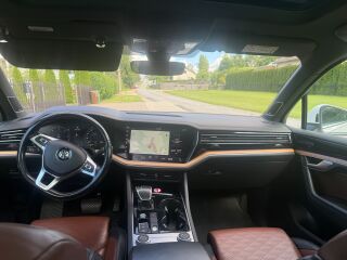 Volkswagen Touareg R Line 3.0 210кВ
