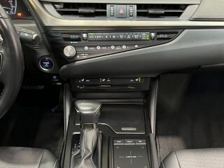 Lexus ES 300h 2.5 131kW