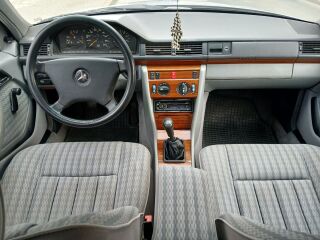 Mercedes-Benz 200 2.0 53kW