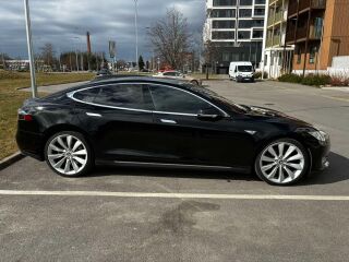 Tesla Model S 90D