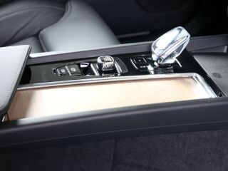 Volvo XC60 AWD ULTRA DARK LUXURY XENIUM FULL 2.0 T8 Recharge Long Range Plug-In-Hybrid MY26 335kW