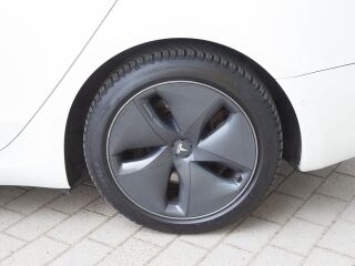 Tesla Model 3 Standard Range Plus 208кВ