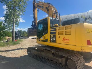 Komatsu PC210-11