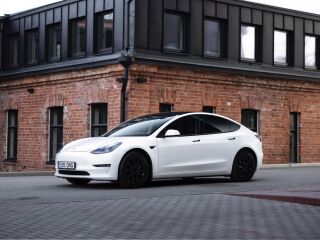 Tesla Model 3 Long Range Dual Motor 366kW
