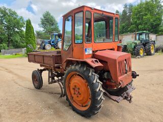 TRAKTOR T-16M kallutava kasti ja muldajaga