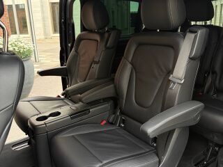 Mercedes-Benz Long 4matic black edition 2.1 140kW