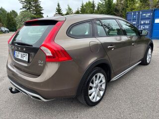 Volvo V60 Cross Country AWD SUMMUM 2.4 R5 140kW